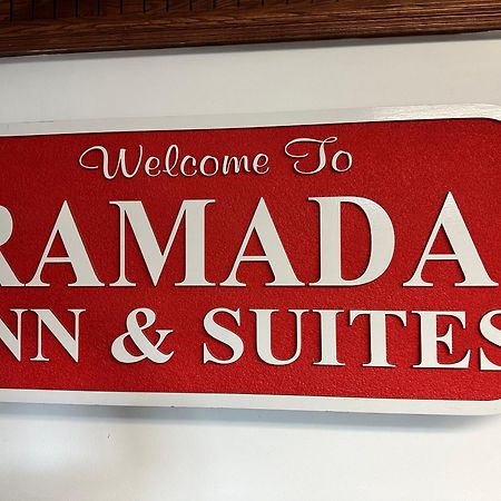 Ramada By Wyndham Saginaw Hotel & Suites Extérieur photo