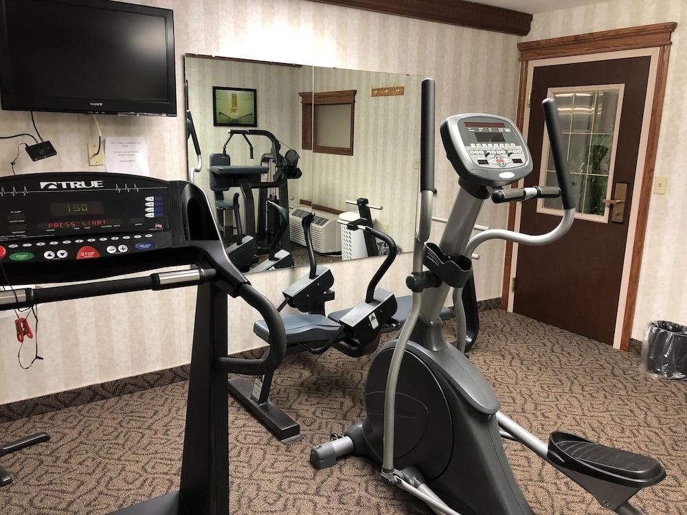 Ramada By Wyndham Saginaw Hotel & Suites Extérieur photo