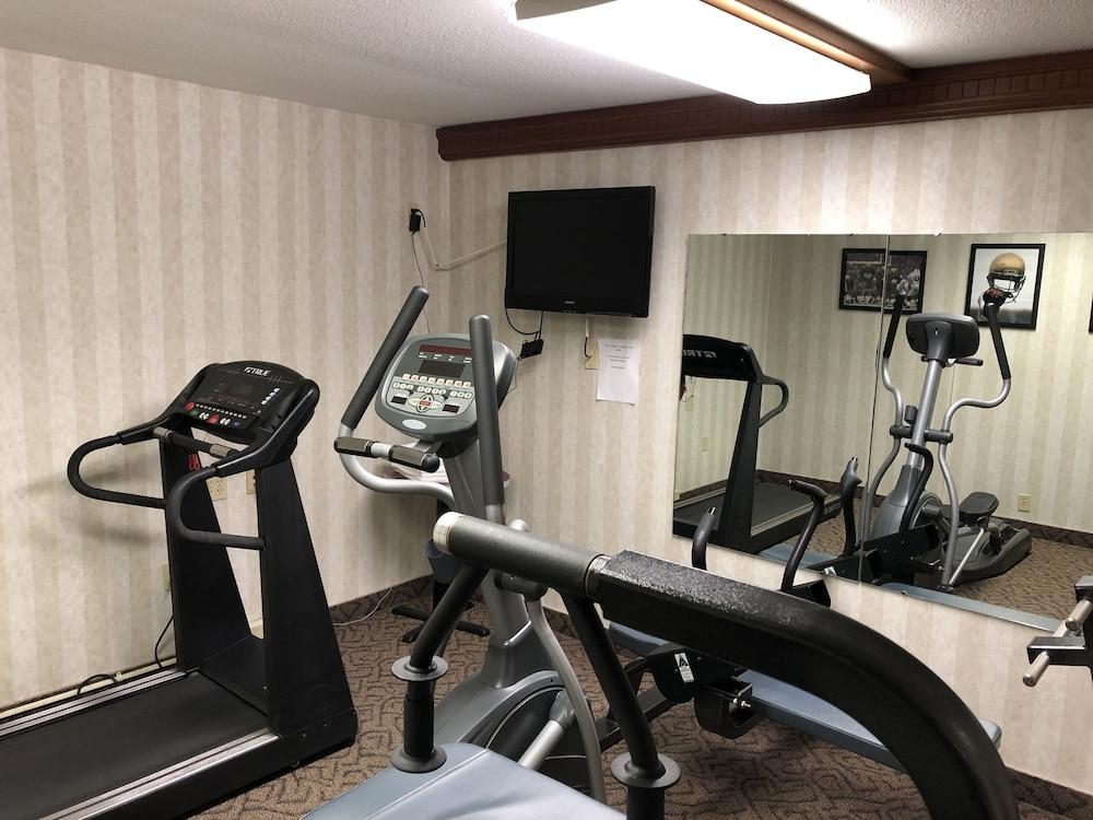 Ramada By Wyndham Saginaw Hotel & Suites Extérieur photo