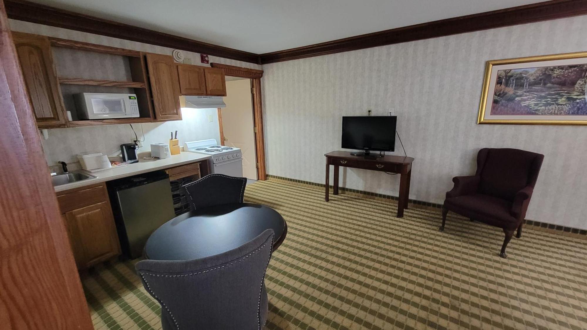 Ramada By Wyndham Saginaw Hotel & Suites Extérieur photo
