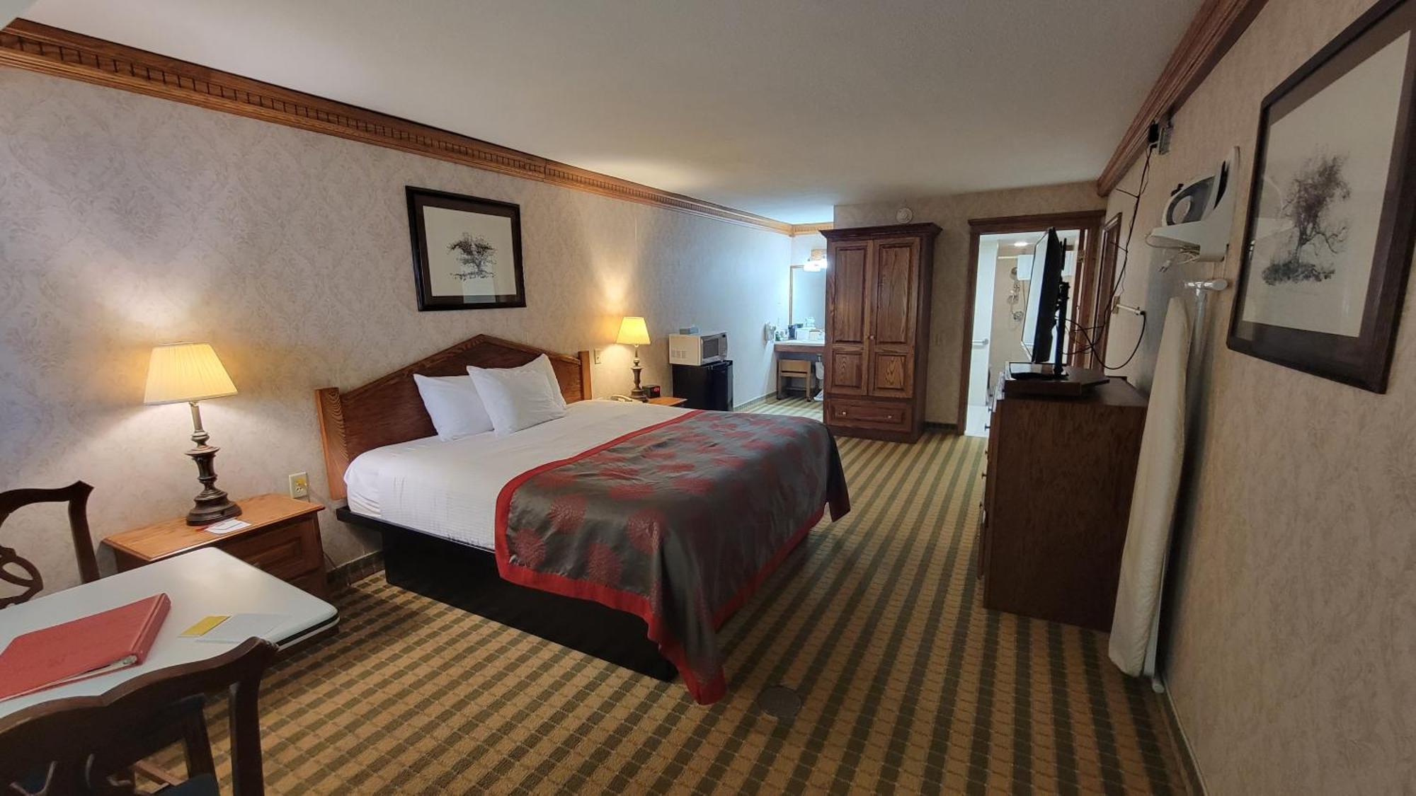 Ramada By Wyndham Saginaw Hotel & Suites Extérieur photo