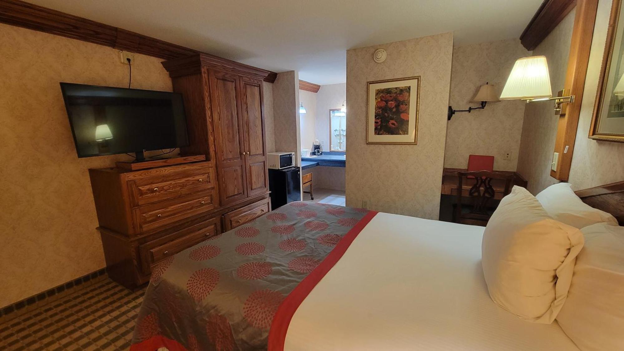 Ramada By Wyndham Saginaw Hotel & Suites Extérieur photo