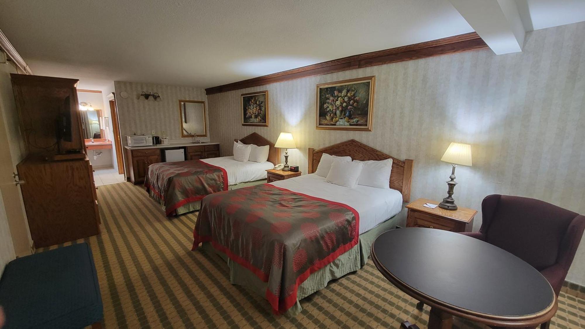 Ramada By Wyndham Saginaw Hotel & Suites Extérieur photo